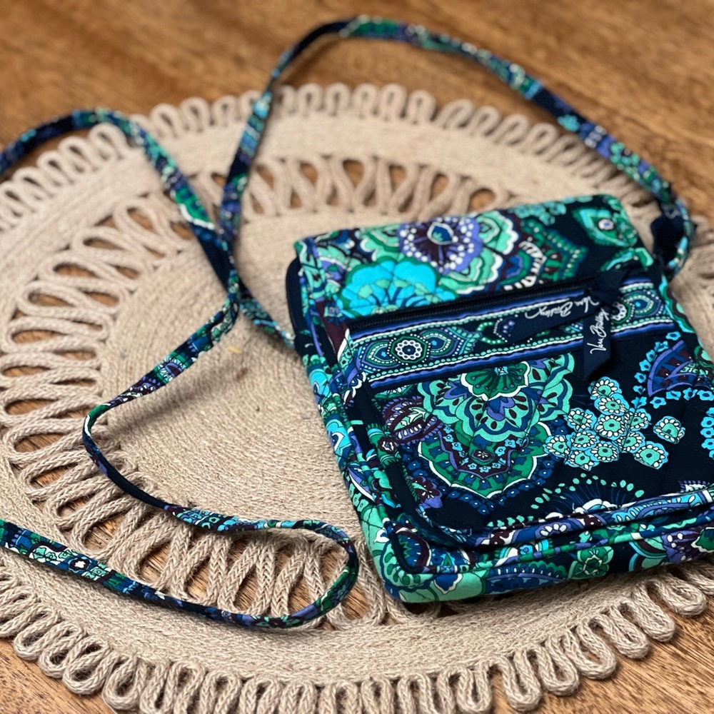 Vera Bradley Rhythm & Blues Crossbody Purse Wallet 6”X8” Blue Green Paisley